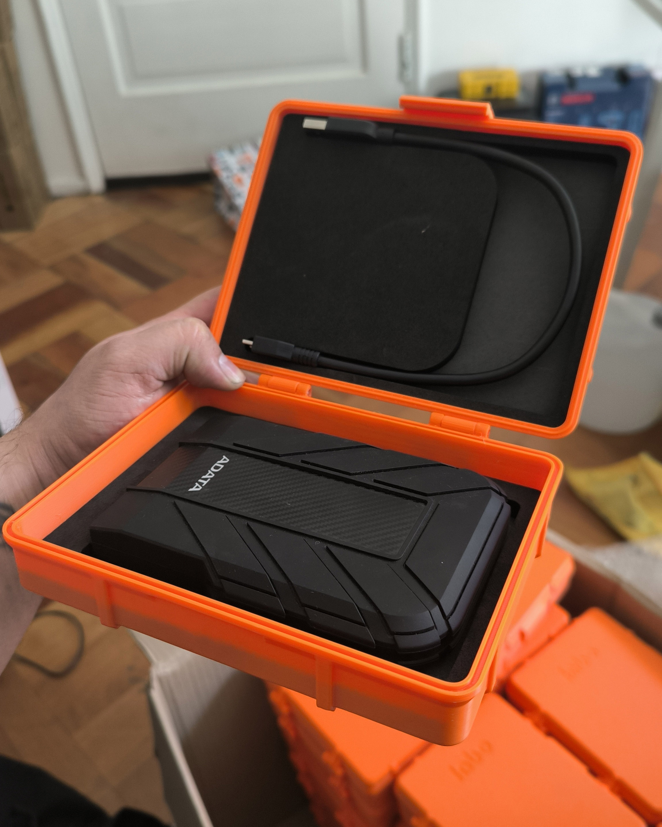 Carcasa protectora impresa en filamento FDM para disco duro externo ADATA