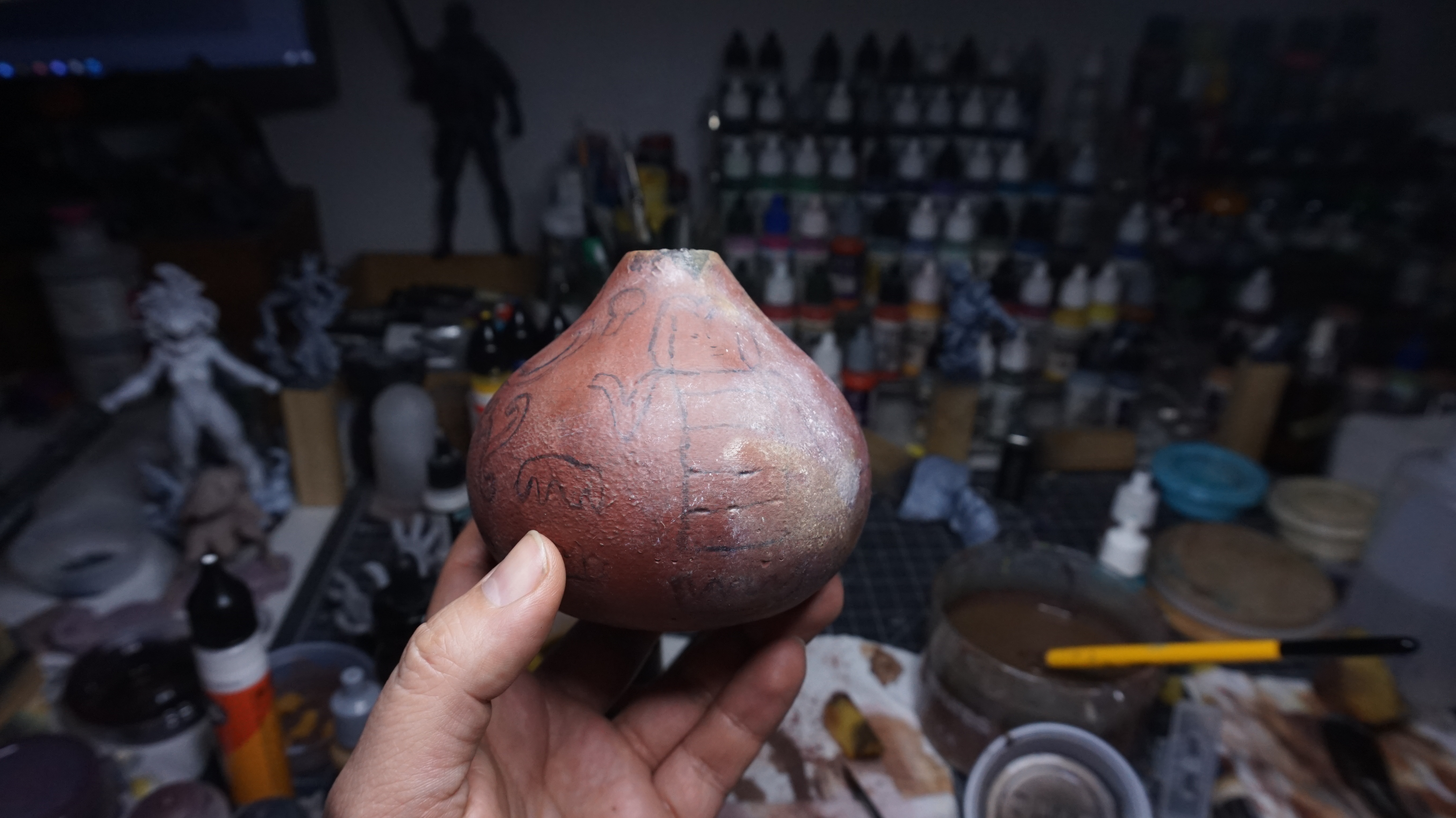 Réplica arqueológica de cerámica precolombina impresa en resina SLA con terminación pintada a mano